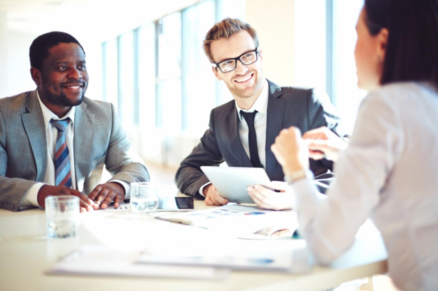 Students analyzing financial data on multiple monitors